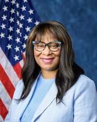 Photo of Janelle Bynum